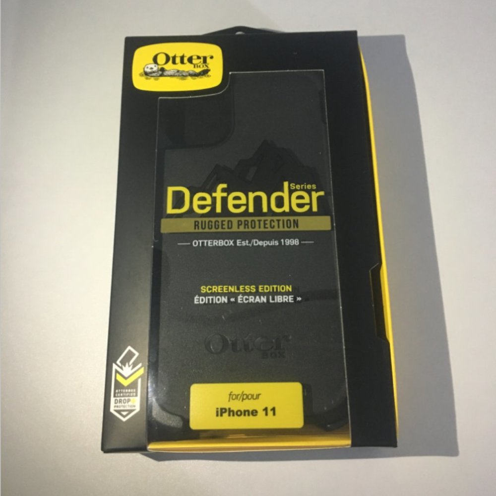 OTTERBOX Defender Case w/ Holster Rugged iPhone 11 Black